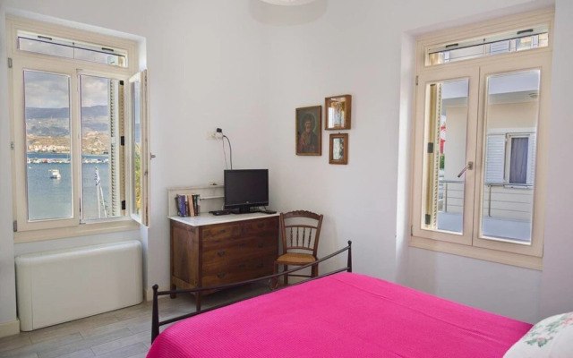 Seafront Own Ouse - Sleeps 6 - 5min Walk To the Beach