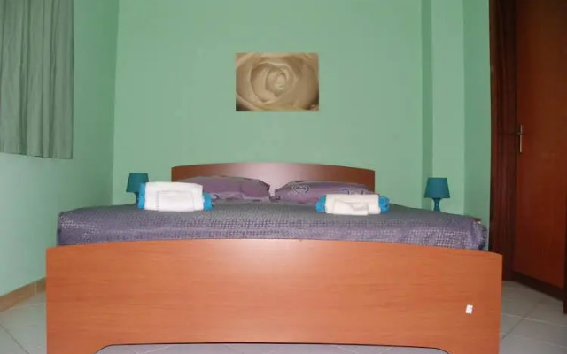 Piramide House