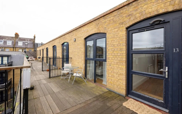The Tooting Hideout - Dazzling 3bdr Flat With Balcony