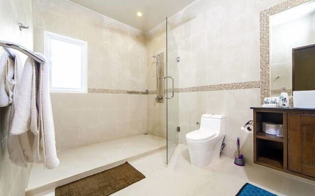 Villa Hin Fa 8 Bed Seaviews in Extensive Modern Grandeur