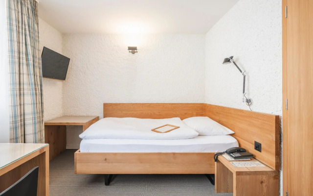 Отель Hauser Swiss Quality