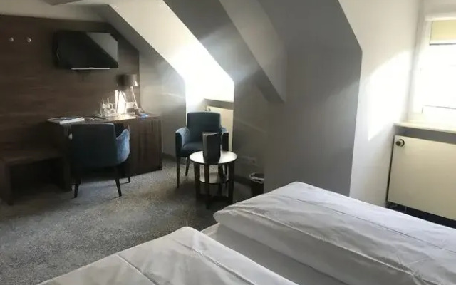 Riverside Hotel