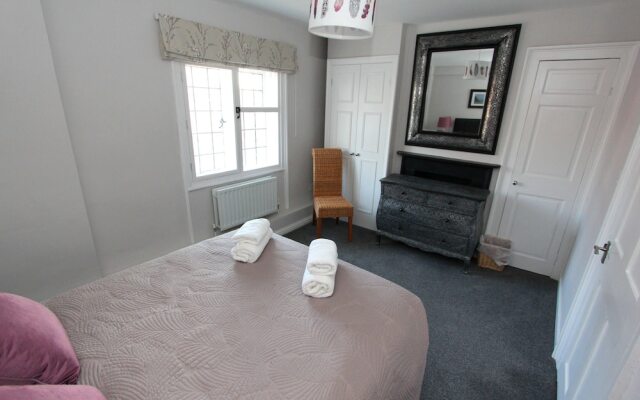 Commonhall Apartments, Top Floor