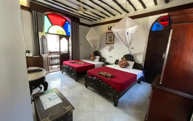 Dhow Palace Hotel