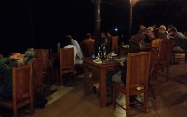 KARANG SARI Guesthouse & Restaurant
