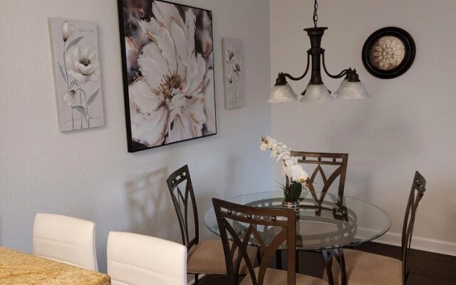 Cozy Condo Near Disney Parks