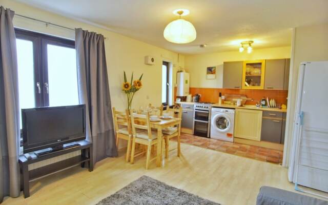 1 Bedroom Festival Flat Near The Meadows for 2