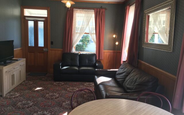 Settlers Cottage Motel