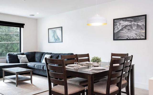 The Grizzly Basin by Revelstoke Vacation