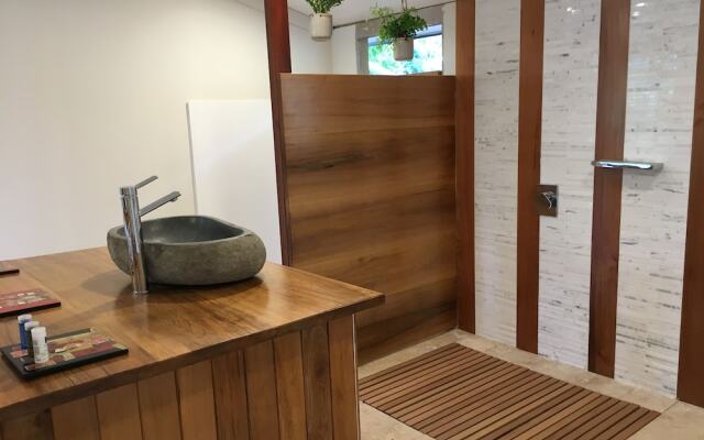 Palm Grove Rainforest Retreat
