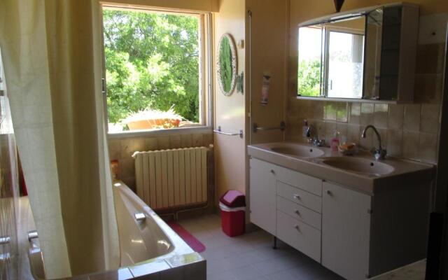 Chez Naomi