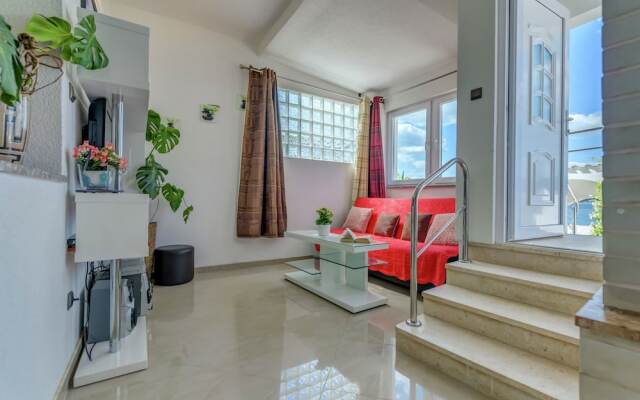 Luxurious Holiday Home in Arbanija with Hot Tub