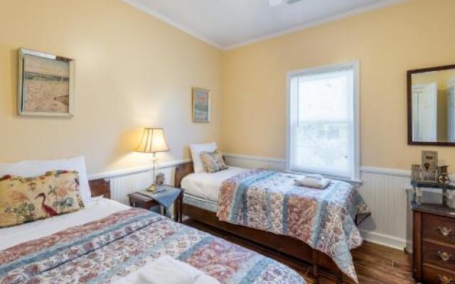 201 E Huron Starrs Folly