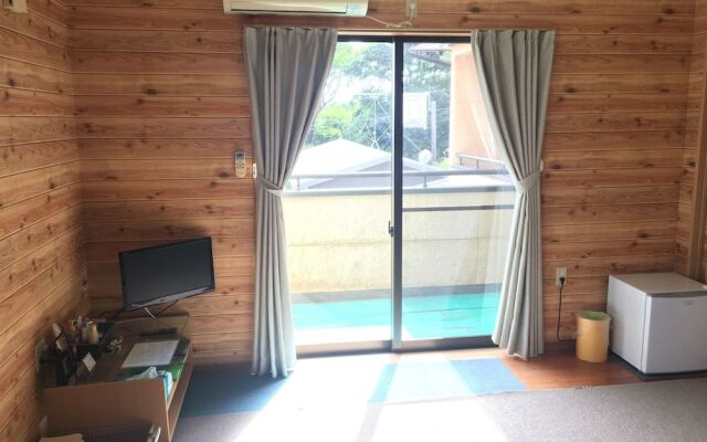 HEARTLAND HOUSE - Female Only & Couple Only