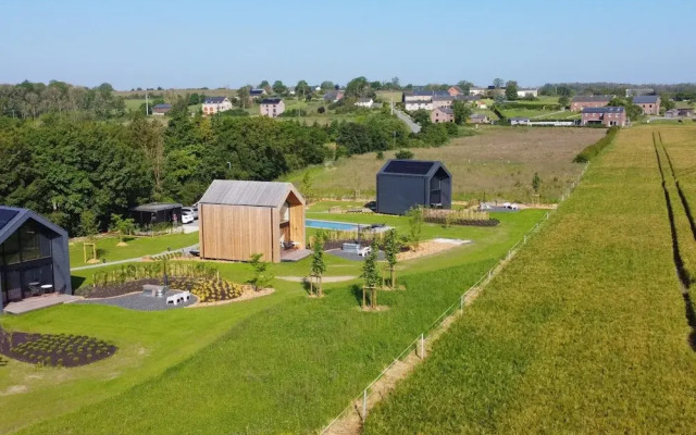 Romantic Holiday Home With Shared Pool