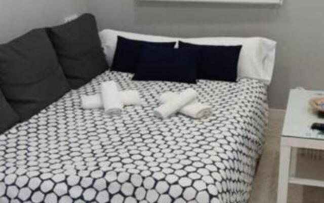 Domus Deorum- a 200 m del Teatro Romano