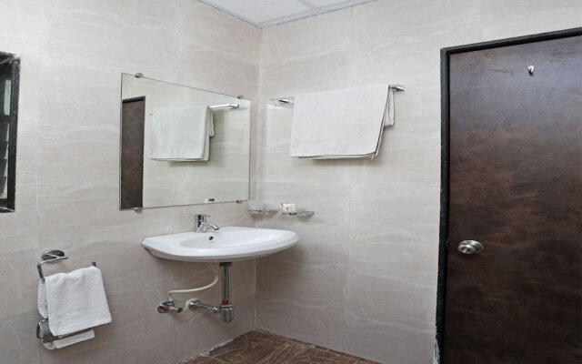OYO 946 Royce Studio Apartments