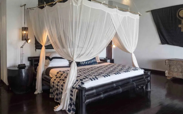 Sira Beach House