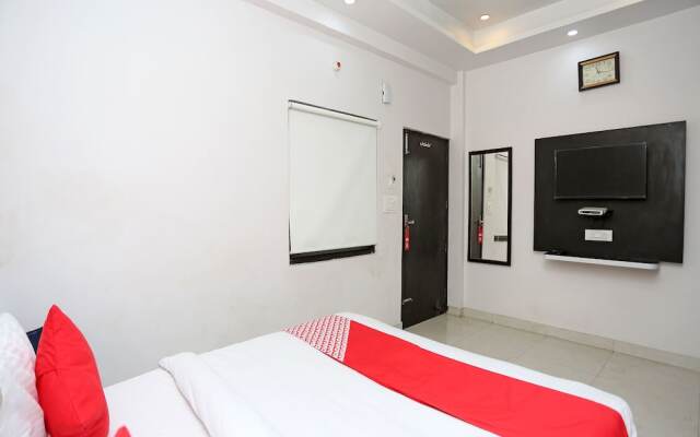 OYO 13576 Hotel Residency