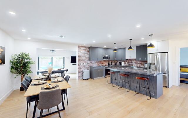 Villa Camila 5BR Luxury Home with Pool