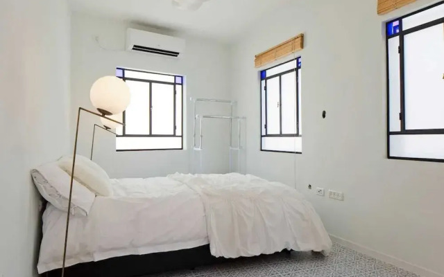 Designed Jaffa Haven with Rooftop by Sea N' Rent
