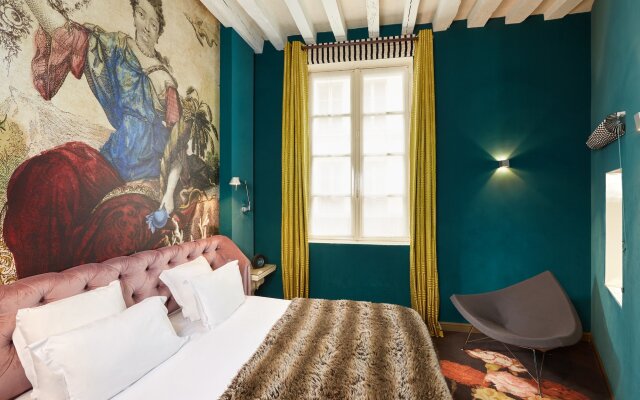 Hôtel du Petit Moulin, Haute Couture hotel by Lacroix