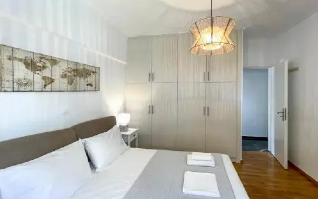 Central & Spacious 105Sq Meters Apt In Viktoria