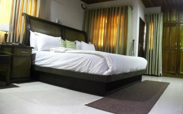 Ponderosa Travel Lodge