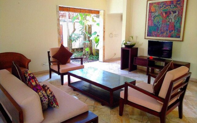 3 bedroom villa river side Legian
