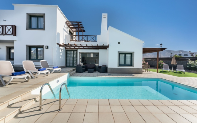 Camelot Holiday Homes by LIVVO