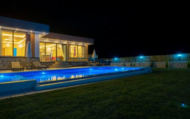 Great Villa With Private Pool and Jacuzzi in Kas