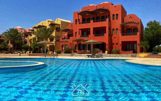 Taj Home, Amazing pool and lagoon view 2bedrooms apartment