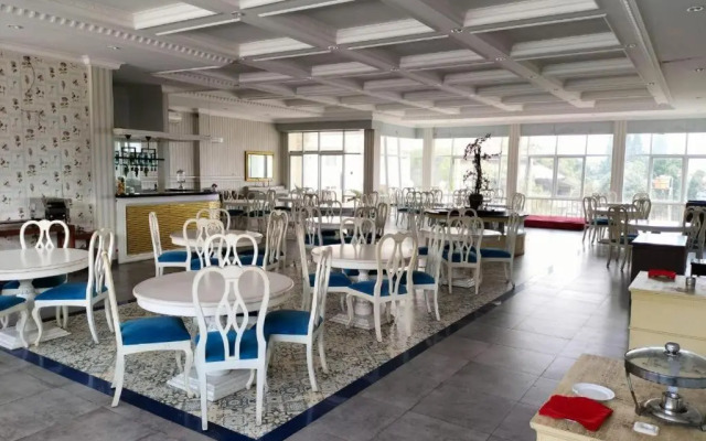 Rizen Premiere Hotel