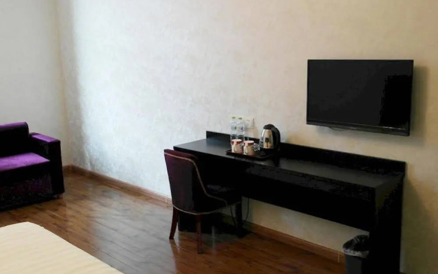 City 118 Chain Hotel