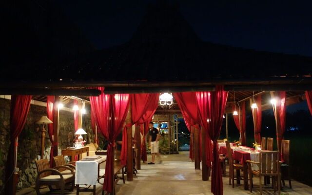 Alamanda Villa's Rooms & Adventure