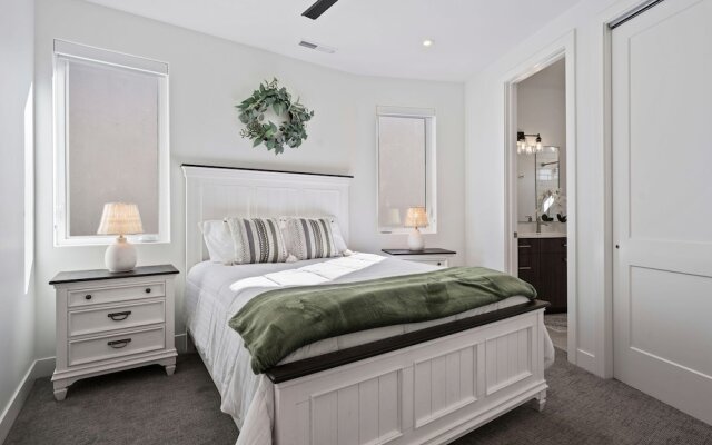 Hello Sunshine 6 Bedroom Home