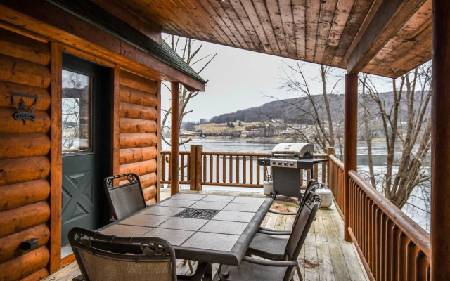 Lakeside Lodge 4 Bedroom House