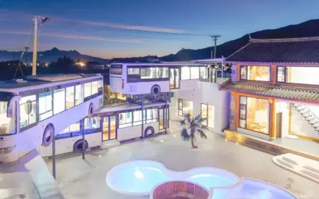 Lijiang Slow Bus Wild Luxury Mountain View B&B