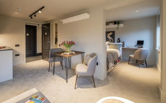 Stylish Studios SOUTHFIELDS STATION