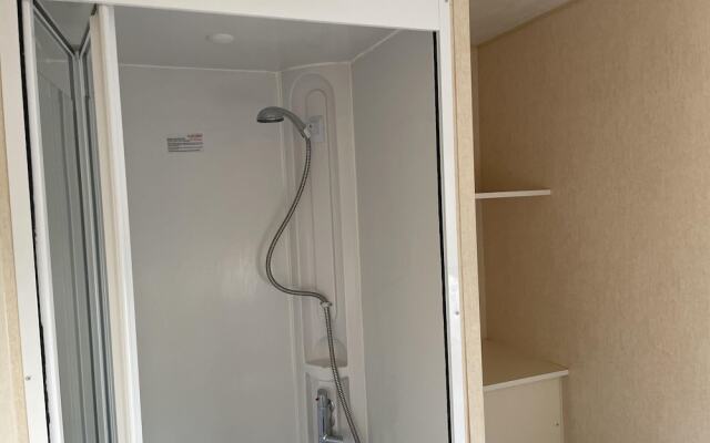Captivating 2-bed Caravan in Clacton-on-sea