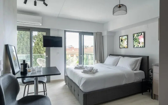 Velvet Luxury Studios in the City Center by BiNobi!