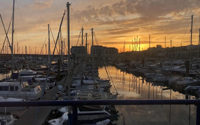 Brighton Water Cabin With Free Parking