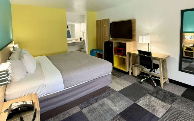 Days Inn by Wyndham Eglin AFB