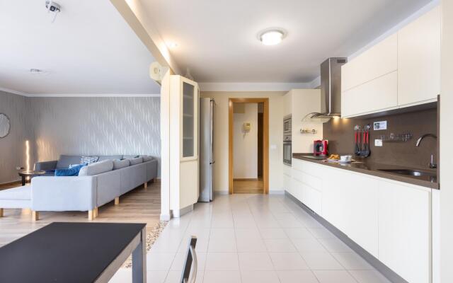 Home2Book Stunning Santa Cruz City Views