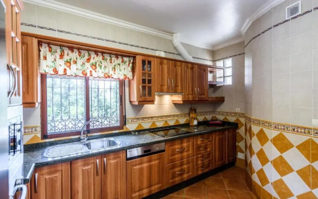 Cortijo Angela Vinuela by Ruralidays