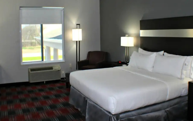 Holiday Inn Express & Suites Bonham