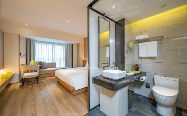 Holiday Inn Shanghai Huaxia by IHG