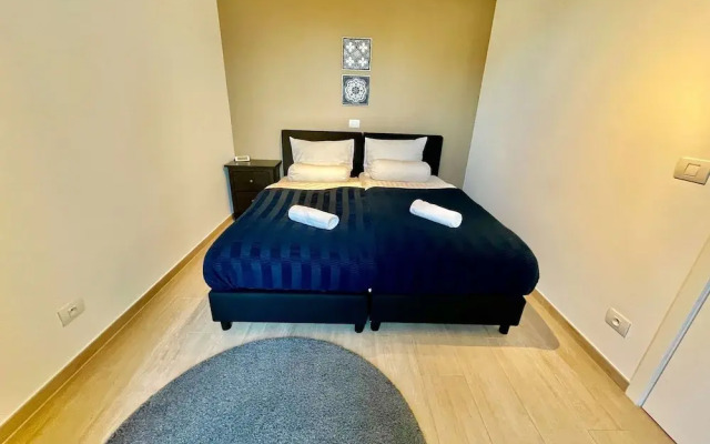 Modern 2BR 1.5 BA Near Diamond District by Oneluxstay
