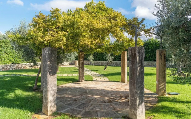 Trullo Meraviglia With Garden And Pool