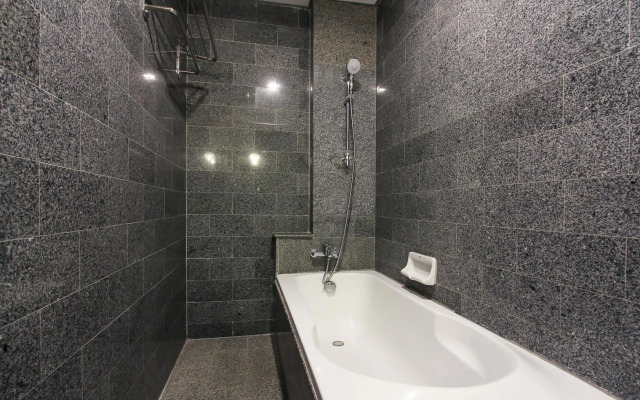 Kokotel Bangkok Surawong